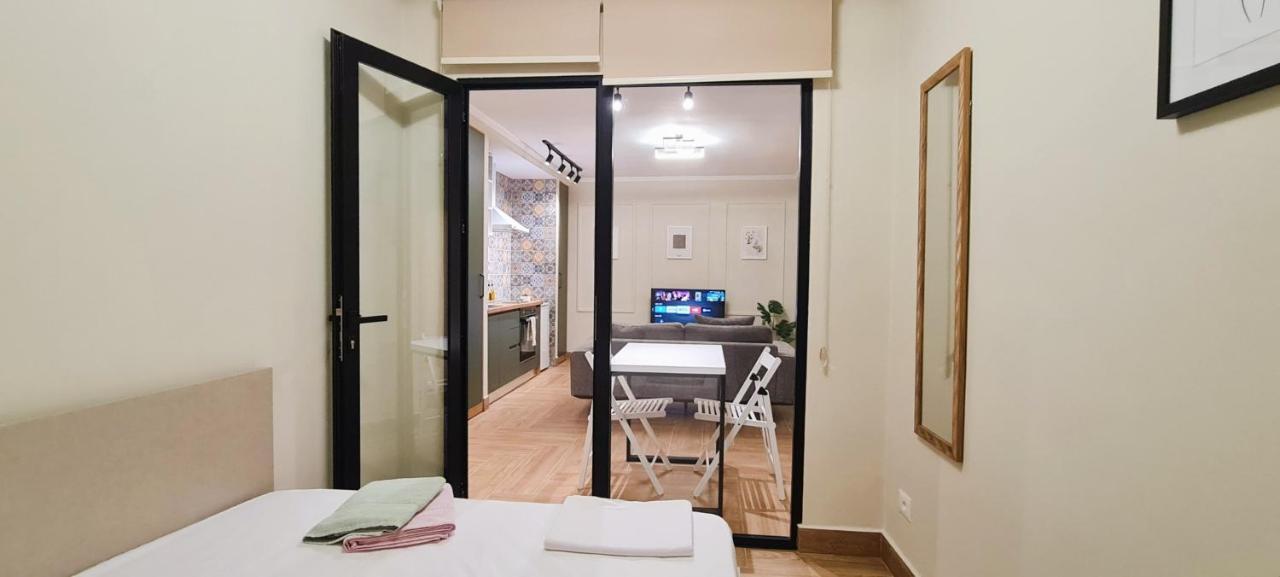 2V1 - Center Apartment 4 Tirana Kültér fotó