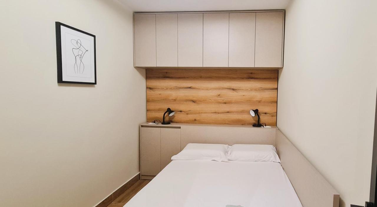 2V1 - Center Apartment 4 Tirana Kültér fotó