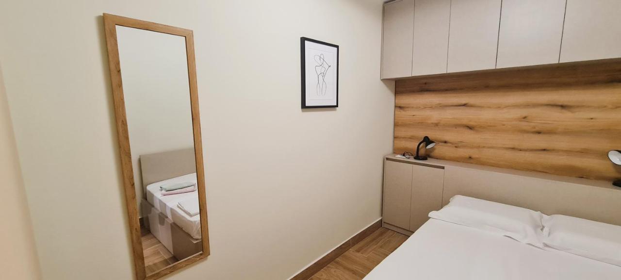 2V1 - Center Apartment 4 Tirana Kültér fotó